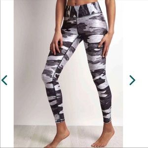 Terez Heather Grey Camo Leggings